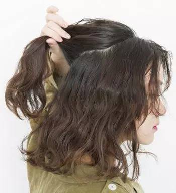 有什么适合烫完头发之后扎的发型推荐 最适合烫发之后扎的简单发型教程