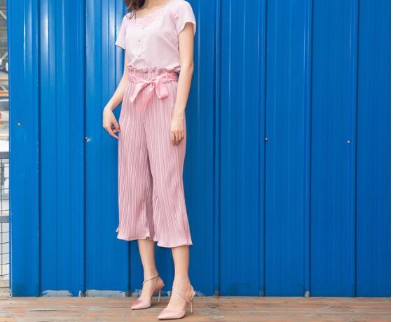 粉色鞋适合搭配什么的颜色裤子 粉色鞋子时尚穿搭攻略