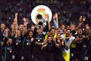 8月8日，皇家马德里队球员庆祝夺冠。新华社/欧新