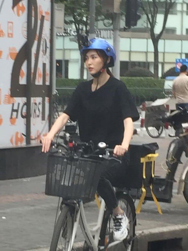 唐嫣化身外卖小妹骑自行车送餐 粉丝爆料她不会骑电瓶车