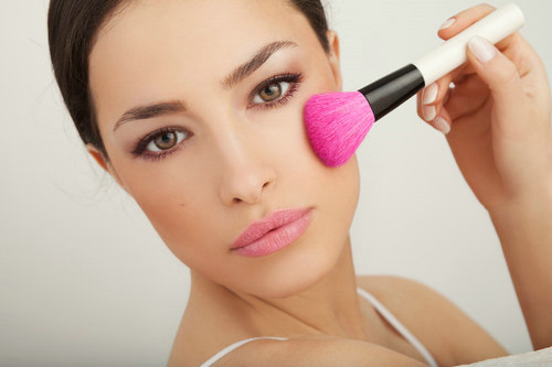 适合夏天用的散粉或者粉饼有哪些 夏季化妆小技巧 