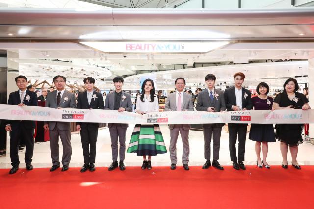 新罗免税店在香港国际机场的全新零售店隆重开业 