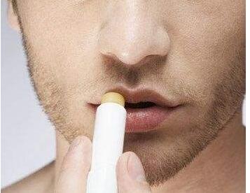 适合男生冬季使用的唇膏都有哪些牌子 男士冬季唇膏推荐 