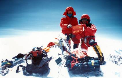 1998中国-斯洛伐克联合登山队克服零下43°登顶珠峰