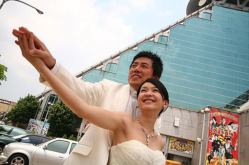 《欢喜来逗阵》剧中张宇与六月的婚纱照