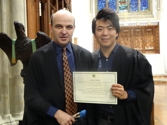 郎朗获授牛津大学圣彼得学院荣誉院士称号