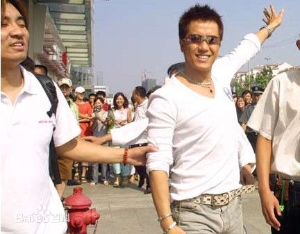毛宁 2004年9月12天津宣传《我》照