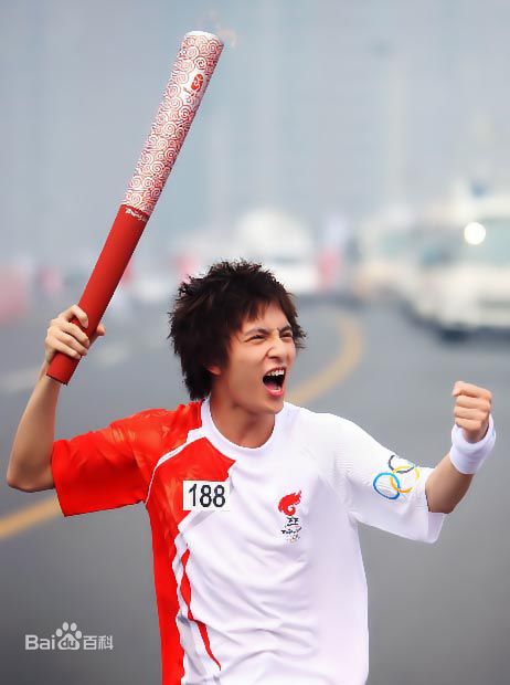 薛之谦担任2008北京奥运会火炬手
