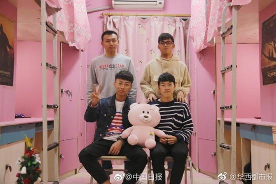 粉色男生寝室是什么梗？重庆大学粉色男生寝室惊艳校园 