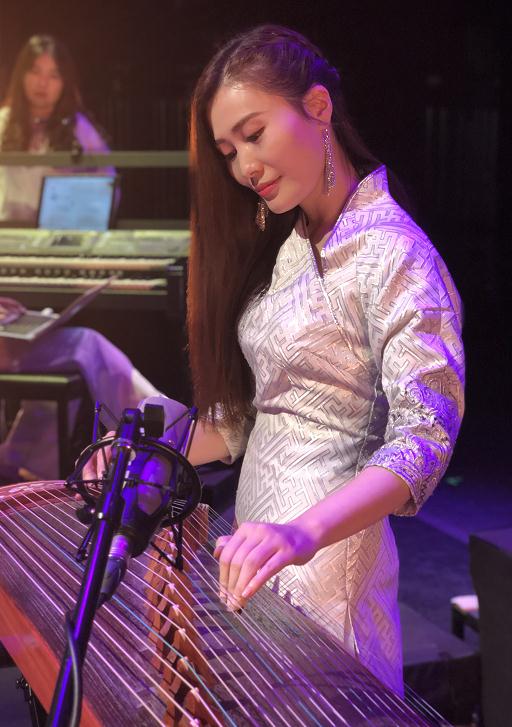 著名古筝演奏家刘卉在首届丹佛国际电子音乐节演出