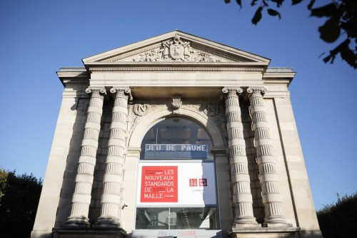 优衣库在巴黎美术馆首次举办全球针织系列展览发布会