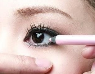 如何画大眼妆 化眼妆的步骤大眼妆教程图解视频 
