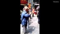 天津街头卖艺老人，笛声惊艳！好听的不得了