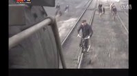 抗日雷剧《铁道游击队》片段 再现神技自行车像飞机！还能截火车